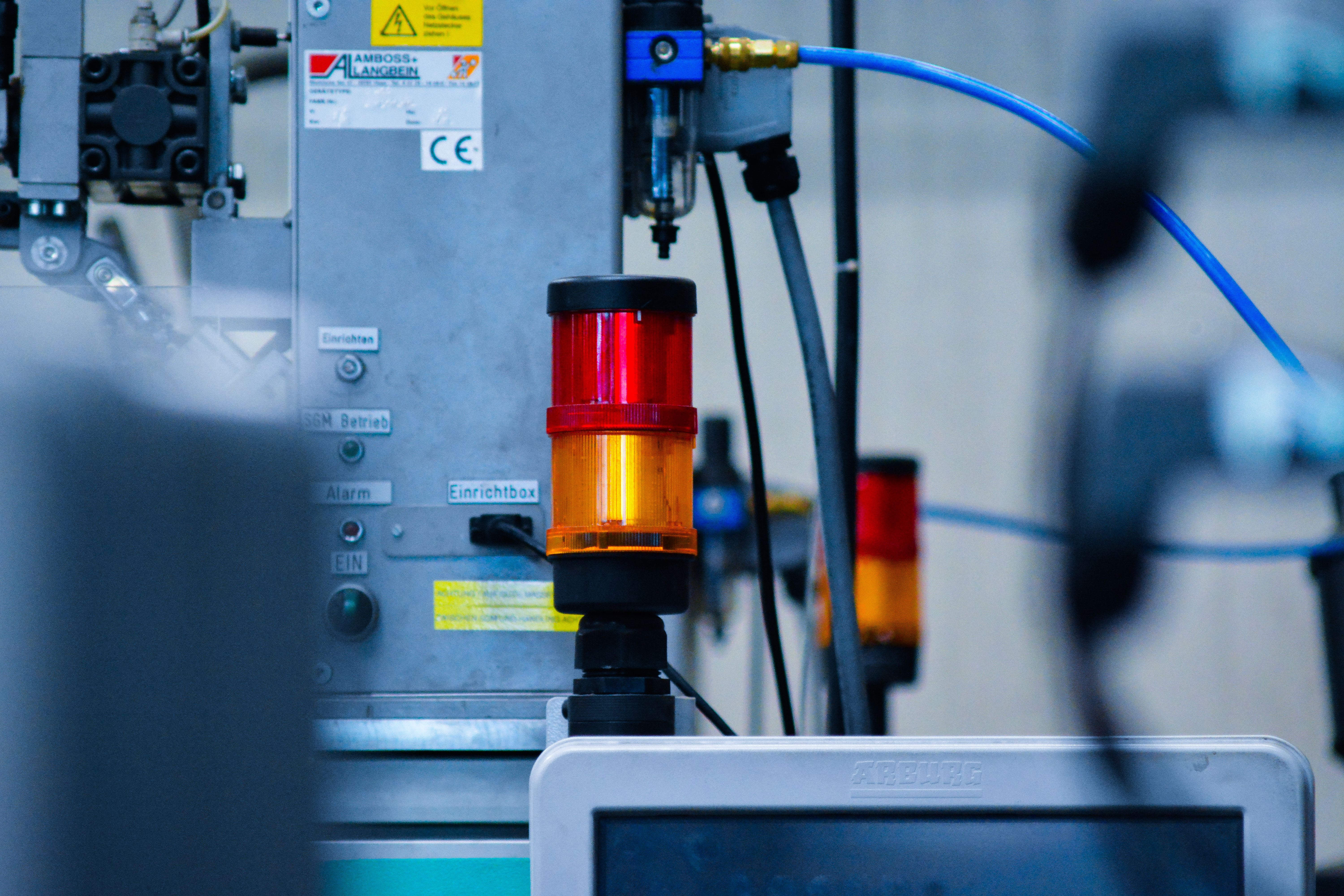 Co to jest wskaźnik OEE i jak go obliczyć