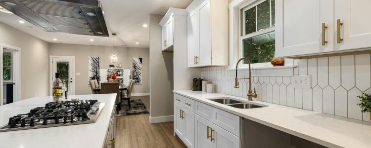 Jaki zlewozmywak stalowy wybrać — poznaj zalety i wskazówki