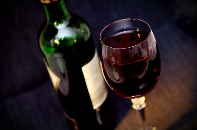 Jakie szkło wybrać do wina, whisky, szampana?