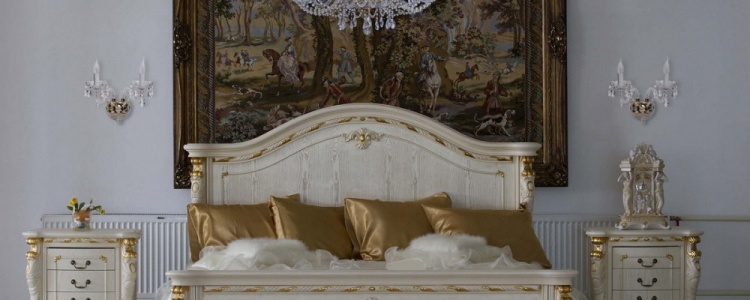 Żyrandol kryształowy do sypialni. Elegancja i styl
