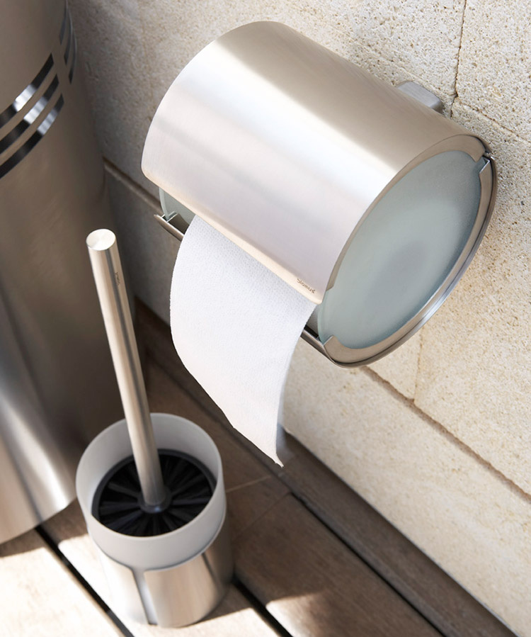 stalowy kosz do łazienki