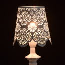 Biała ażurowa lampka stołowa w stylu shabby chic Pauline MW-LIGHT 472030101