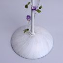 Biała lampa podłogowa ozdobiona motywem kwiatowym 421044701