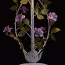 Biała lampka stołowa zdobiona motywem kwiatowym MW-Light Flora 421034601