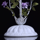 Biała lampka stołowa zdobiona motywem kwiatowym MW-Light Flora 421034601