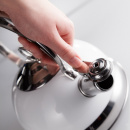 Czajnik klasyczny, czerwony z gwizdkiem Wesco 2 Litry 340520-02