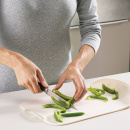 Deska do krojenia z cedzakiem Chop&Drain Joseph Joseph biała 60140