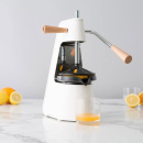 Duża, pionowa wyciskarka do cytrusów FreshForce Chef'n 102-221-358-E