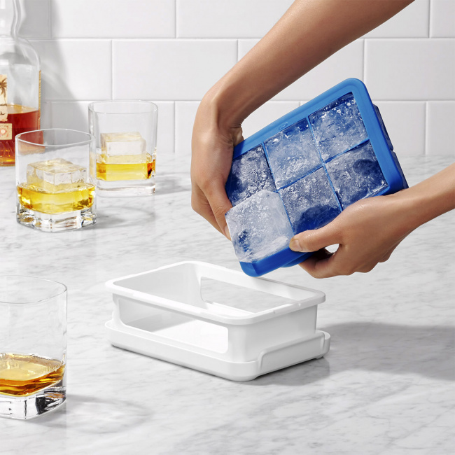 Foremka do lodu z tacką i pokrywą