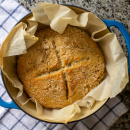 Garnek żeliwny emaliowany z pokrywką 2,8 Litra Lodge niebieski EC3D33