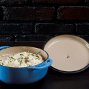 Garnek żeliwny emaliowany z pokrywką 4,2 Litra Lodge niebieski EC4D33