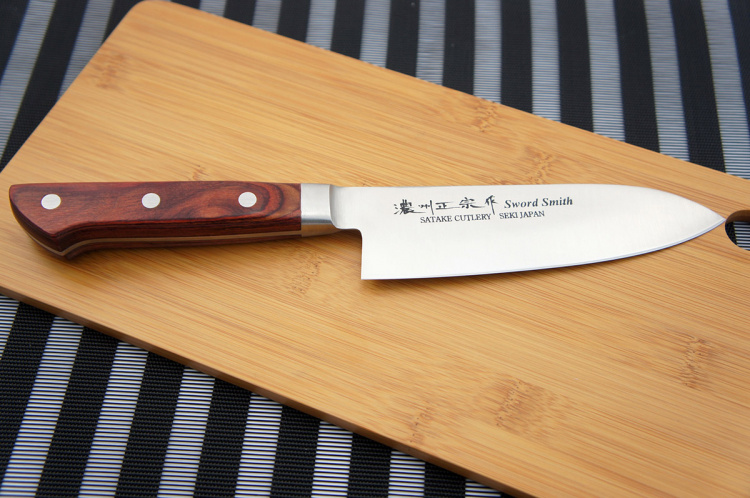 Japoński nóż kuchenny Santoku Satake Kotori 15cm
