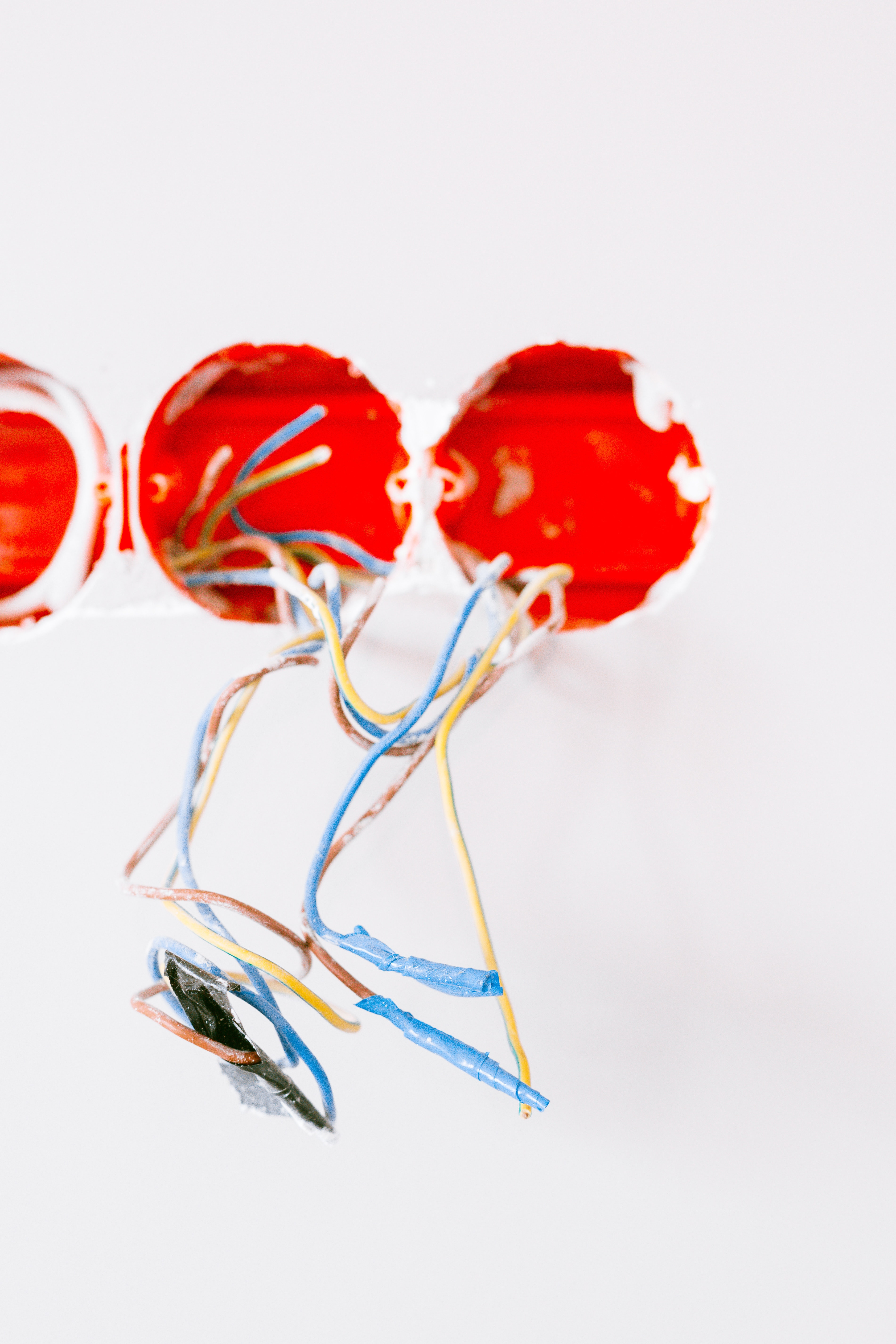 kable elektryczne - przewód fazowy, przewód neutralny, uziemienie