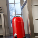 Kosz na śmieci czerwony pedałowy Kickmaster Junior 12 litrów Wesco 180312-02