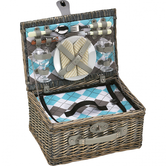 Kosze piknikowe z wyposażeniem