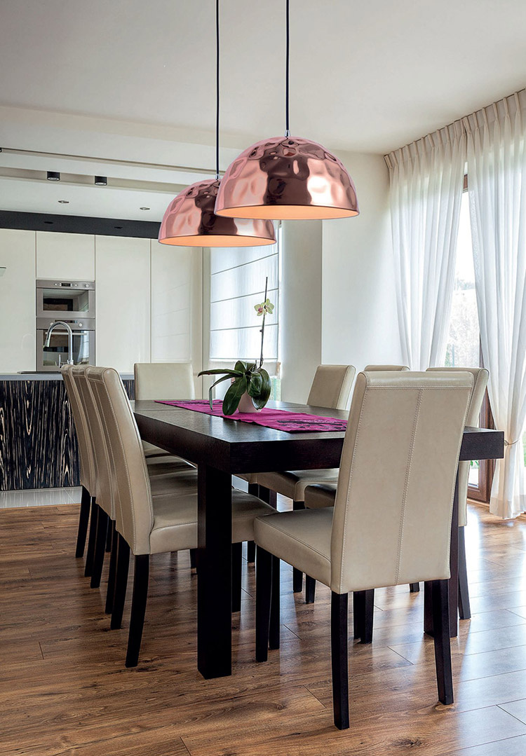 lampy wiszące skierowane w dół