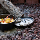 Mały kociołek żeliwny do zawieszenia nad ogniskiem 4,7 Litra Lodge L10DCO3