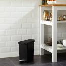 Mały kosz na śmieci pedałowy Slim 10L simplehuman czarny CW1329