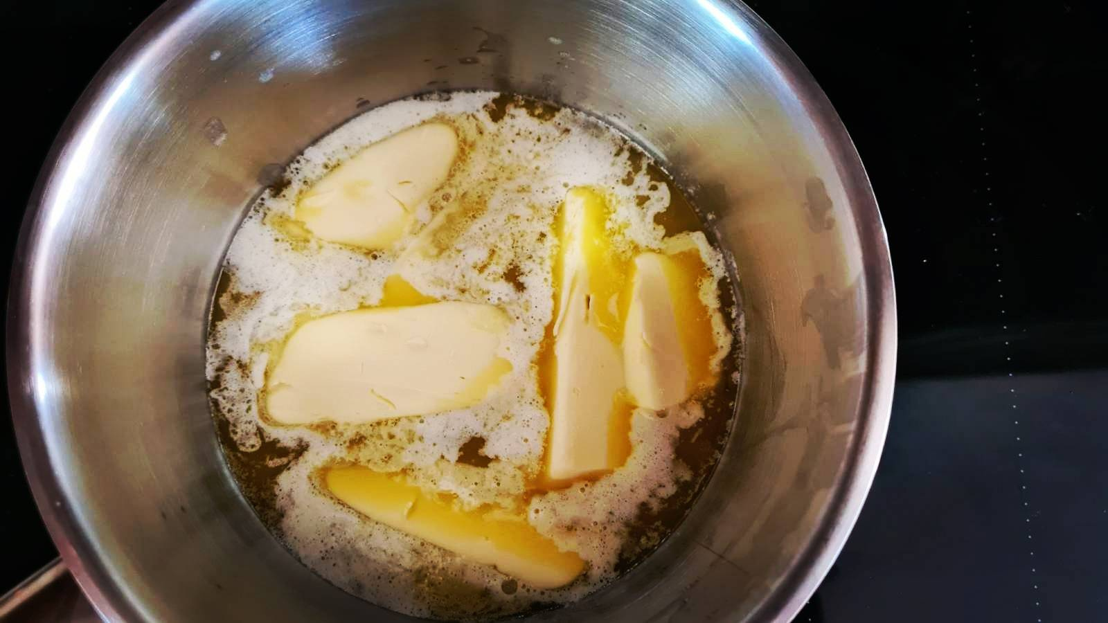 masło klarowane ma temperaturę dymienia, około 250°C