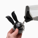 Mini młynki do soli Saltball i pieprzu Pepperball z podstawą magnetyczną Chef'n 101-033-001