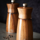Młynek do pieprzu z drewna orzechowego 14 cm Peugeot Méribel PG-33750