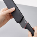 Nóż kuchenny do porcjowania z ostrzałką Slice Sharpen Joseph Joseph 10145