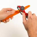 Obieraczka ceramiczna kuchenna z obrotowym ostrzem Kyocera CP-20-BK