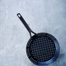 Patelnia do grillowania perforowana ze stali węglowej 30 cm BK Black Steel CC002834-001