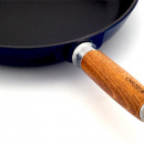 Patelnia żeliwna emaliowana z drewnianą rączką Chasseur 25cm kobaltowa - wycofan 3126-09