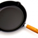 Patelnia żeliwna emaliowana z drewnianą rączką Chasseur 25cm kobaltowa - wycofan 3126-09