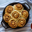 Patelnia żeliwna z dwoma rączkami, do zapiekania 26 cm Lodge BW10BSK