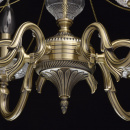 Piękny żyrandol z kryształowymi dodatkami do salonu MW-LIGHT Classic 482014206