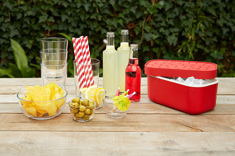 Pojemnik na lód i foremka ICE BOX - Dlaczego warto mieć akcesoria barmańskie w domu?