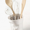 Pojemnik porcelanowy w formie gniecionego kubka 1 Litr Revol Froisses biały RV-641914-1