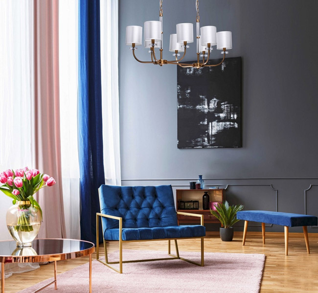 Żyrandol podwójny zbiałymi abażurami