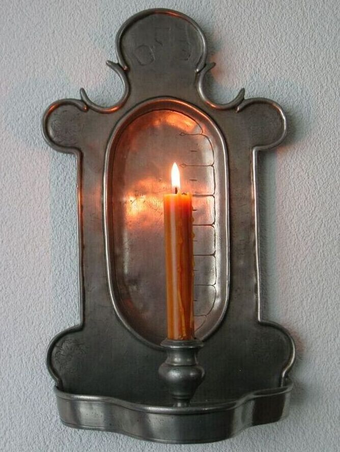 Przykład zegara świecowego - stary niemiecki zegar świecowy