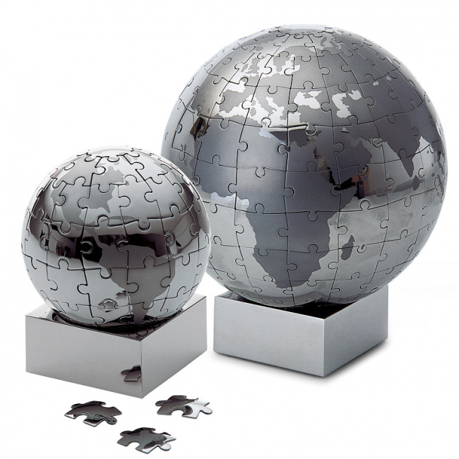 Globus puzzle jako ozdoba