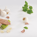 Silikonowy obierak do czosnku Scroll Joseph Joseph szary 20045