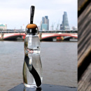 Szklana butelka na wodę z filtrem i w pokrowcu Eau Good Black Blum czerwona EGG004