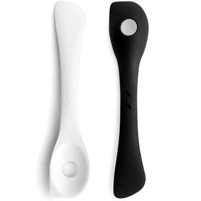 Szpatułka z łyżką z dziurką Duo Tools Lekue biała 0200430B01