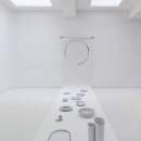 Talerz do serwowania z miejscem na miseczkę Caractere Revol biała RV-652811-1