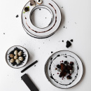 Talerz do serwowania z miejscem na miseczkę Caractere Revol biała RV-652811-1