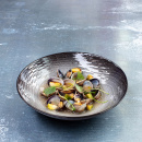 Talerz płaski, duży 28,3 cm, porcelanowy Revol Swell brązowy piasek RV-653521-6