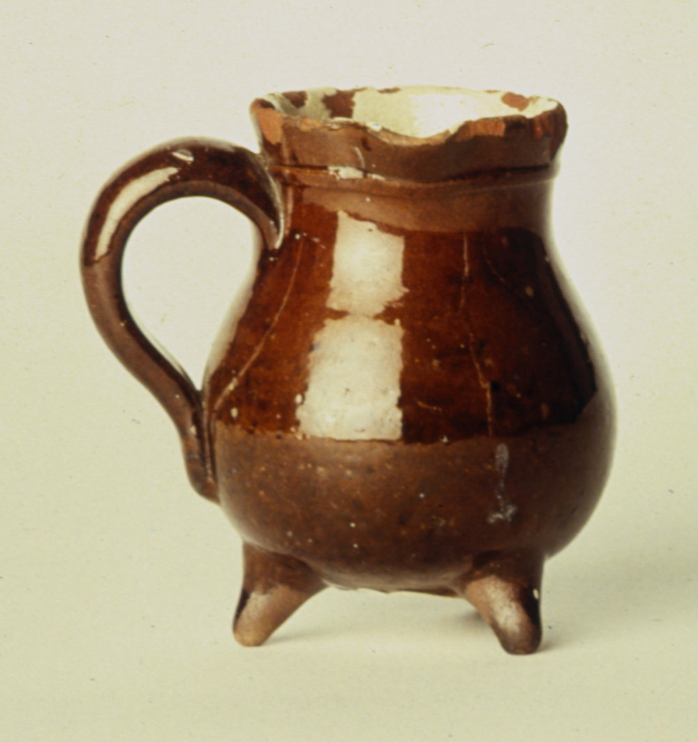 trójnogi dzban z Audun-le-Tiche - jeden z najstarszych istniejących do dziś produktów z pracowni François Bocha trójnogi dzban z Audun-le-Tiche - jeden z najstarszych istniejących do dziś produktów z pracowni François Bocha