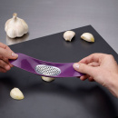 Wyciskacz do czosnku Rocker Joseph Joseph zielony 20062