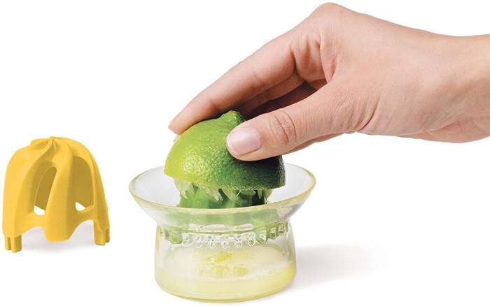 mała, ręczna wyciskarka do cytryn