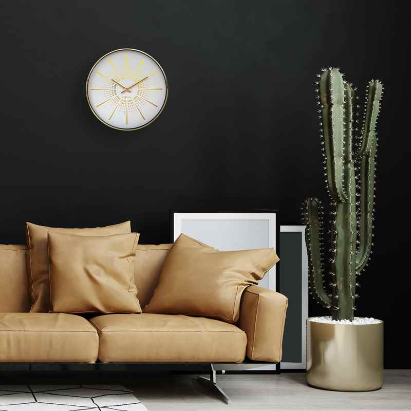 złote wskazówki zegar ścienny okrągły Nextime, inspiracje 2023, aranżacja salonu z zegarem