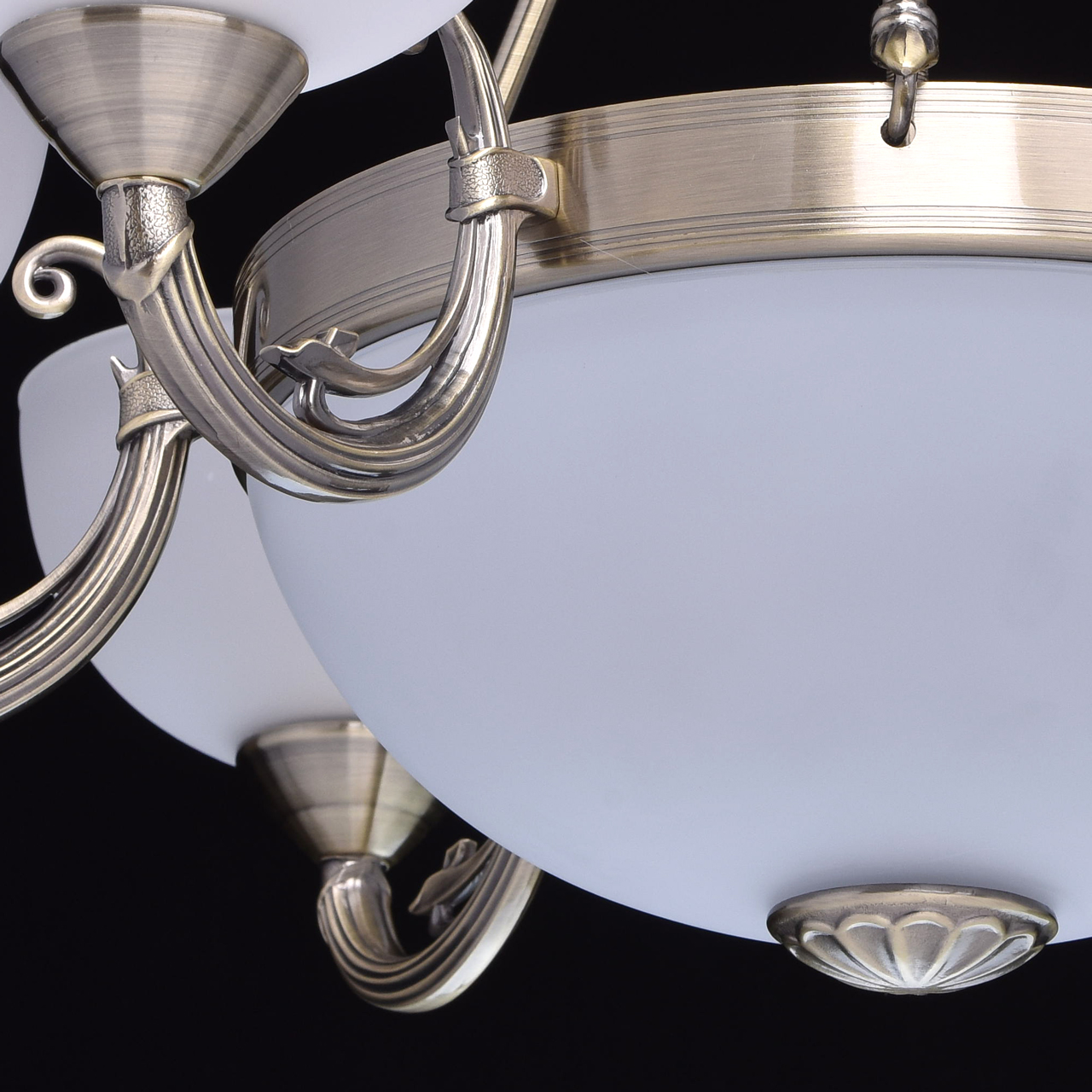 Duży żyrandol ze szklanymi abażurami 8 żarówek MW-LIGHT