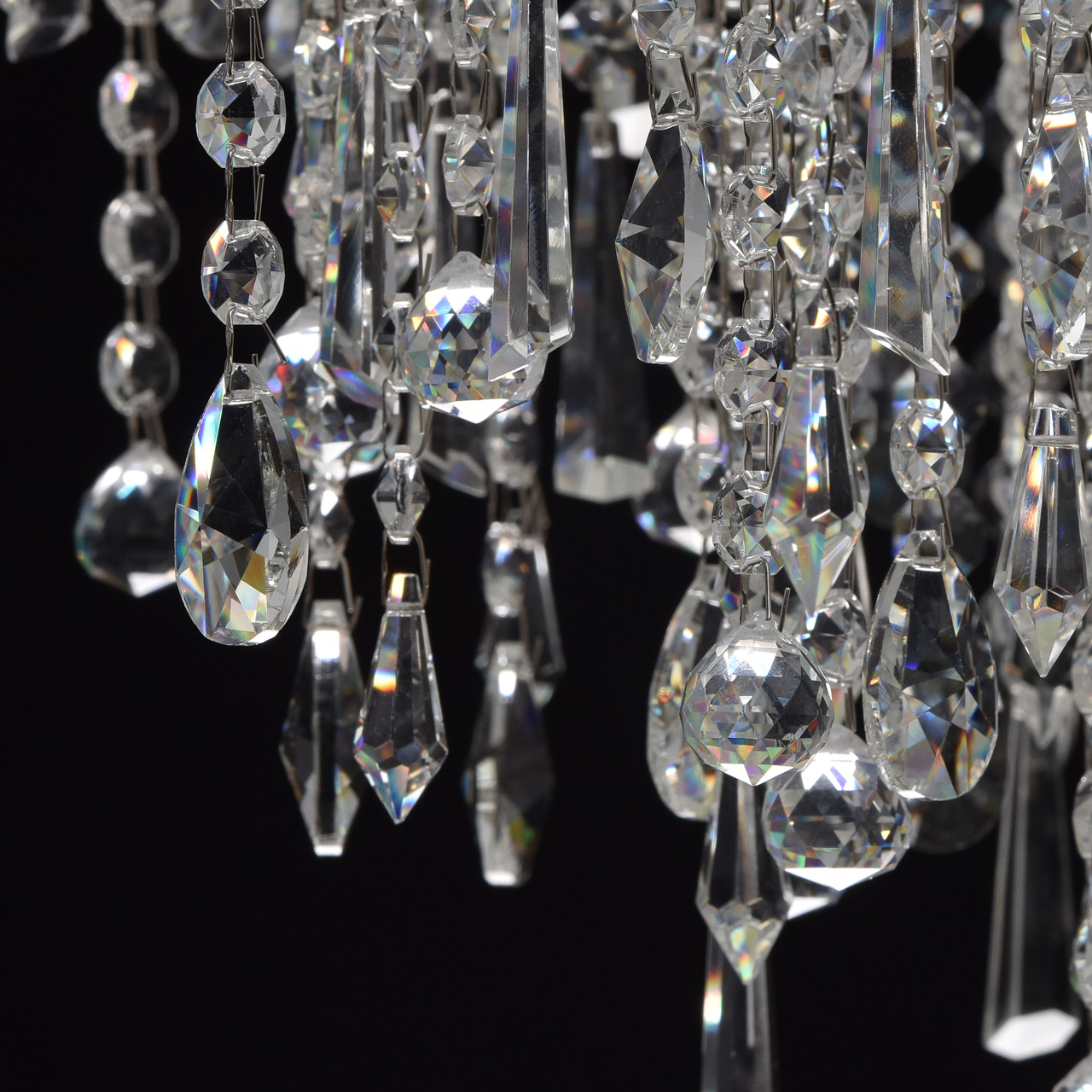 хрустальные цепи. красивая стеклянная посуда. хрустальные узоры. хрустальные звуки картинки. хрупкий хрусталь.