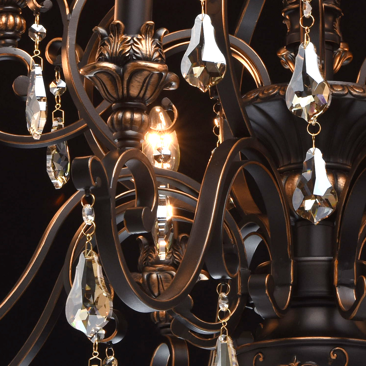 キラキラ⭐️　ボタニカル Rustykalny żyrandol z czarno-złotym wykończeniem Chiaro Versace